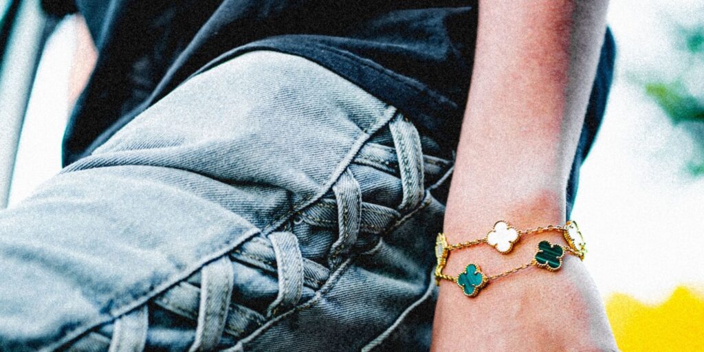 Close up of van cleef bracelet celebrities with jeans and a very casual look